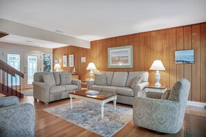 Villa, varias camas, cocina, vistas al campo de golf (536 Plantation Club Villas) | Interior