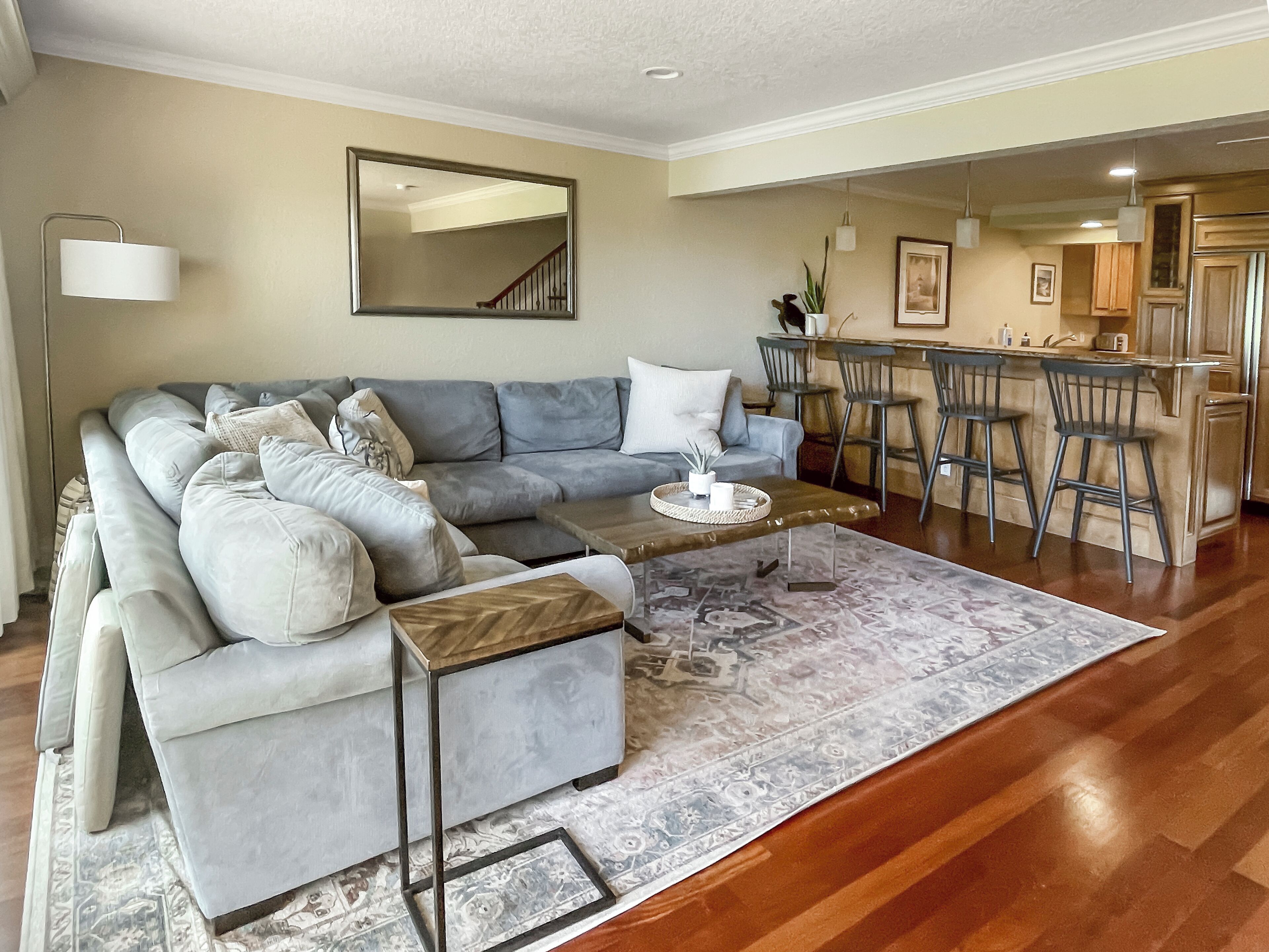 Televisi layar datar 42-inci dengan saluran TV digital