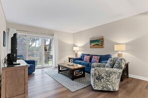 Villa, Multiple Beds, Kitchen, Golf View (532 Plantation Club Villas) | Living area | 42-inch flat-screen TV with digital channels