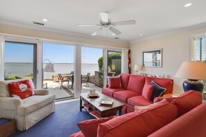 Villa, plusieurs lits, cuisine (720 Schooner Court) | Coin séjour