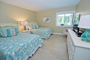 Vila, várias camas, cozinha, vista para o campo de golfe (481 Plantation Club Villas) | 2 quartos, individualmente decorados, individualmente mobiliados