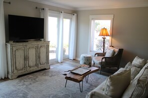 42-inch flat-screen TV with digital channels - 735 Schooner Court at The Sea Pines Resort (Hilton Head Island)