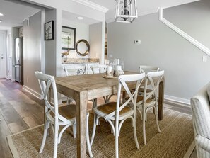 Dining - 735 Schooner Court at The Sea Pines Resort (Hilton Head Island)