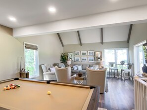 Villa, Multiple Beds, Kitchen, Garden View (709 Schooner Court) | Game room
