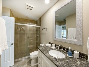Villa, letti multipli, cucina, vista giardino (709 Schooner Court) | Bagno | Asciugamani