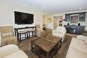 42-inch flat-screen TV with digital channels - 800 Clipper Court at The Sea Pines Resort (Hilton Head Island)
