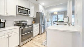 Villa - 1 kingsize-seng - terrasse (804 Clipper Court) | Privat køkken | Kaffe-/temaskine, spisebord
