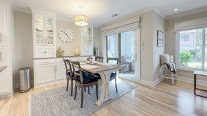 Villa, 1 King Bed, Patio (804 Clipper Court) | Dining