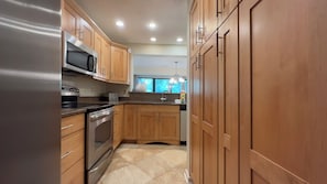 Villa, Multiple Beds, Patio, Golf View (499 Plantation Club Villas) | Private kitchen