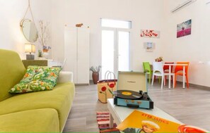 Desk, iron/ironing board, free WiFi - Iris Apartment - comfort e stile (Bisceglie)