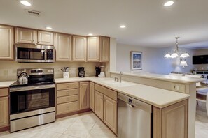 Villa, Multiple Beds, Kitchen, Golf View (477 Plantation Club Villas) | Private kitchen | Coffee/tea maker, dining tables
