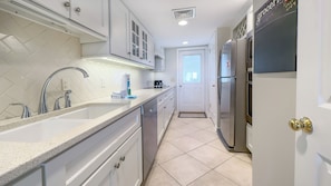 Villa, plusieurs lits, patio (744 Schooner Court) | Cuisine privée | Cafetière/bouilloire, tables à manger