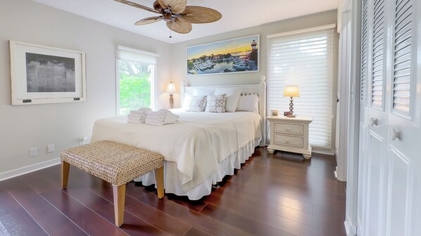 Villa, varias camas, patio (744 Schooner Court) | 2 habitaciones, decoración personalizada y muebles diferentes 