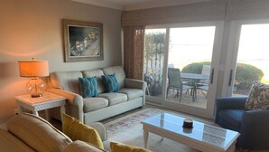 Biệt thự, nhiều giường, bếp (737 Schooner Court) | Khu phòng khách