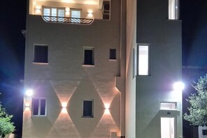 Villa | Exterior - Villa - Sleeps 4 - Hot Tub - Parking - Garden (Durrës)