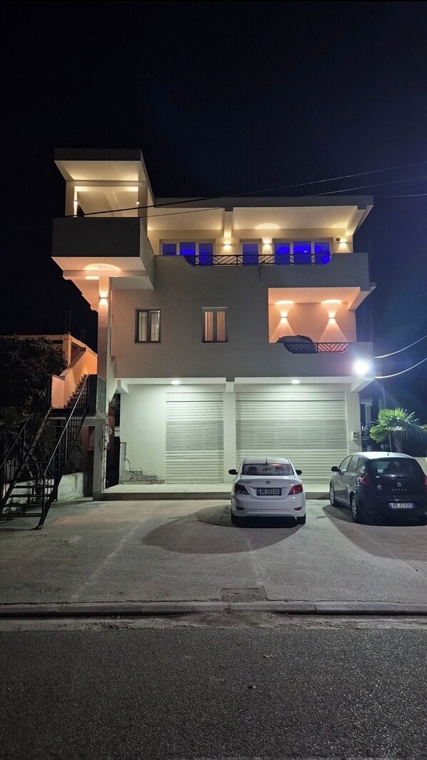 Villa | Exterior