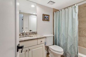 Villa, 1 kingsize bed, keuken (854 Ketch Court) | Badkamer | Handdoeken