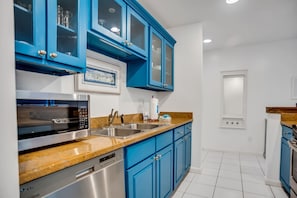 Villa, plusieurs lits, cuisine, vue jardin (908 Cutter Court) | Cuisine privée | Cafetière/bouilloire, tables à manger