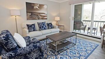 Villa, 1 King Bed with Sofa bed, Kitchen, Garden View (885 Ketch Court) | Living area