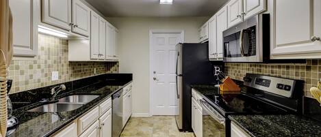 Villa, 1 King Bed with Sofa bed, Kitchen, Garden View (920 Cutter Court) | Private kitchen | Coffee/tea maker, dining tables