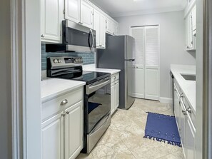 Coffee/tea maker, dining tables