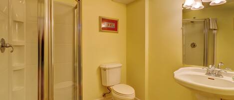 别墅, 多张床, 厨房, 泳池景观 (1100 Harbour South Club Villa) | 浴室 | 毛巾