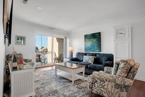 Villa, 1 cama King size, cocina (947 Cutter Court) | Área de sala de estar | Televisión de pantalla plana de 42 pulgadas con canales digitales 