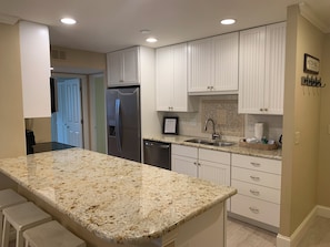 Villa, plusieurs lits, cuisine, vue jardin (922 Cutter Court) | Cuisine privée | Cafetière/bouilloire, tables à manger