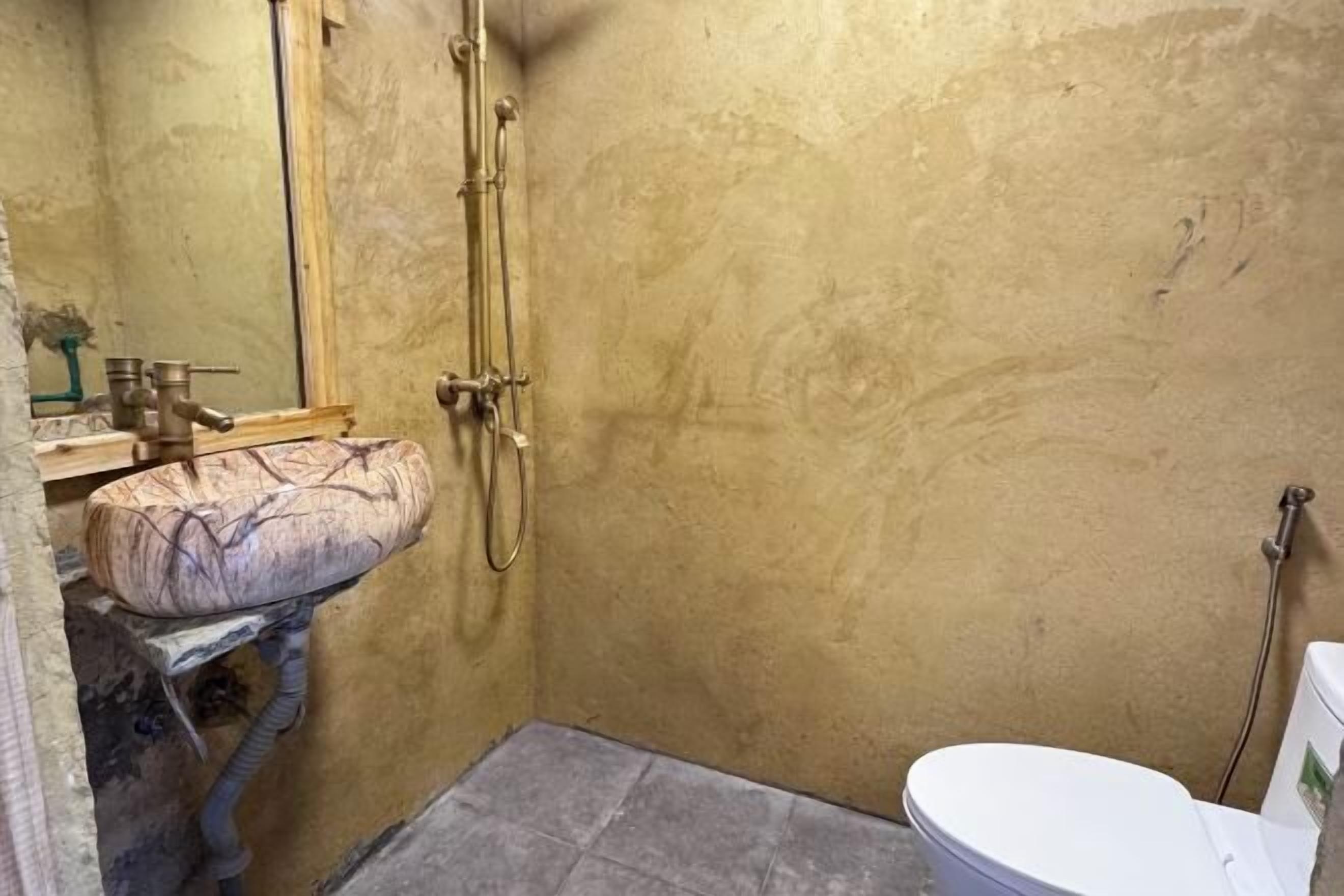 Bathroom | Free toiletries, hair dryer, slippers, bidet