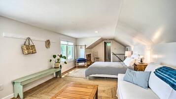 3 bedrooms, iron/ironing board, WiFi (free), bed sheets
