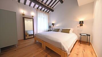 Deluxe Apartment | 3 bedrooms, down comforters, memory foam beds, free WiFi