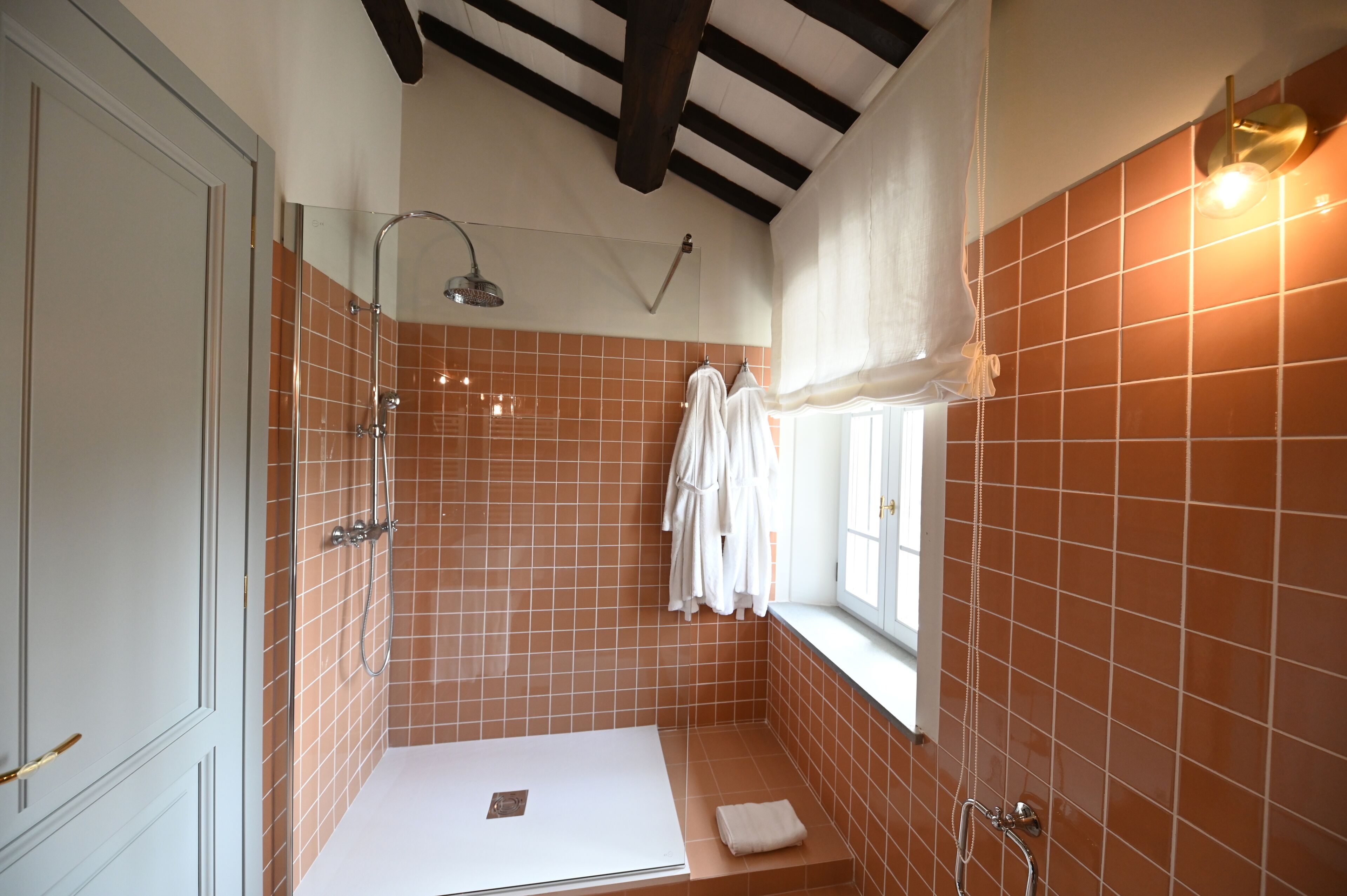 Deluxe Apartment | Bathroom | Shower, rainfall showerhead, hair dryer, bathrobes