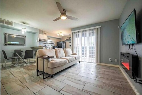 Bright Austin Retreat Minutes from Downtown with Patio and Free Parking