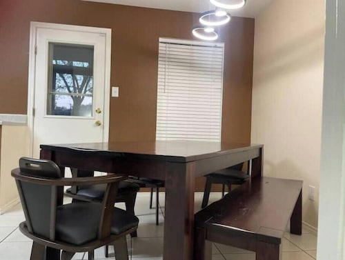 Ultimate 6BR Game Retreat in Phlox Meadow with Pool & Air Hockey