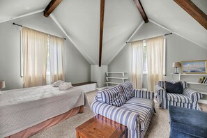 4 bedrooms, desk, iron/ironing board, WiFi