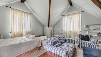 4 quartos, ferros/tábuas de passar roupa, Wi-Fi, roupa de cama