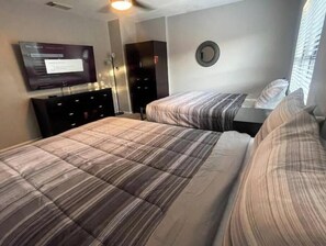 3 chambres, fer et planche à repasser, Wi-Fi gratuit, draps fournis
