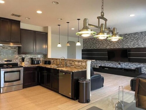 Fun-Filled 5BR Villa Madama with Pool Table and Gated Space