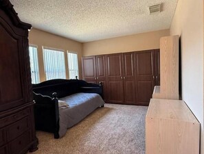 3 bedrooms, WiFi, bed sheets