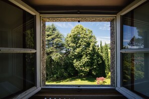 Premium bedding, down duvets, iron/ironing board, cots/infant beds - Villa Solzago (Tavernerio)