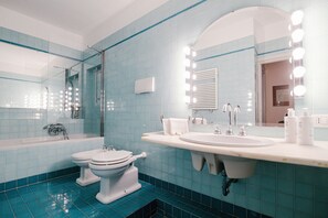 Apartment, Hill View | Bathroom - Villa Solzago (Tavernerio)