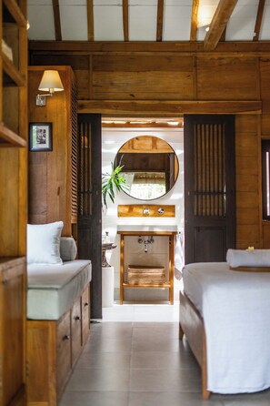 1 bedroom, desk, WiFi, bed sheets