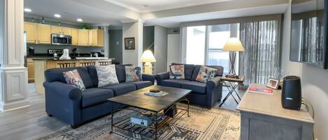 Villa, plusieurs lits, cuisine (1264 Harbour Town Club) | Coin séjour | Télévision à écran plat de 42 pouces avec chaînes numériques