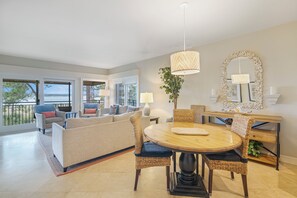 Villa - flera sängar - kök (1857 Beachside Tennis) | Vardagsrum | 42-tums platt-tv med digitalkanaler