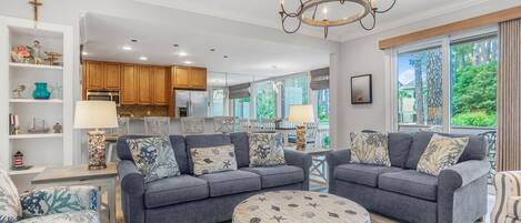 Villa, varias camas, cocina, vista al jardín (1261 Harbour Town Club) | Área de sala de estar | Televisión de pantalla plana de 42 pulgadas con canales digitales
