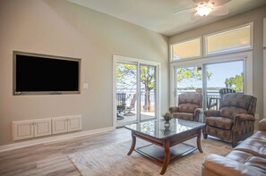 Villa - flera sängar - kök (1864 Beachside Tennis) | Vardagsrum | 42-tums platt-tv med digitalkanaler