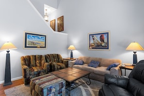 别墅, 多张床, 厨房, 花园景观 (2209 Heritage Villas) | 起居区 | 42-英寸纯平电视（配备数  码频道）