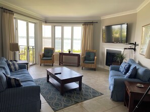 Villa, varias camas, cocina, vistas al jardín (1914 South Beach Club) | Zona de estar | Televisión de pantalla plana de 42 pulgadas con canales digitales