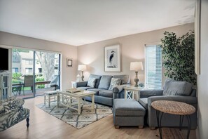 Living area - 2240 Heritage Villas at The Sea Pines Resort (Hilton Head Island)