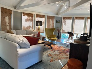 Villa, 1 Queen Bed, Kitchen (2070 Deer Island) | Living area | 42-inch flat-screen TV with digital channels - 2070 Deer Island at The Sea Pines Resort (Hilton Head Island)